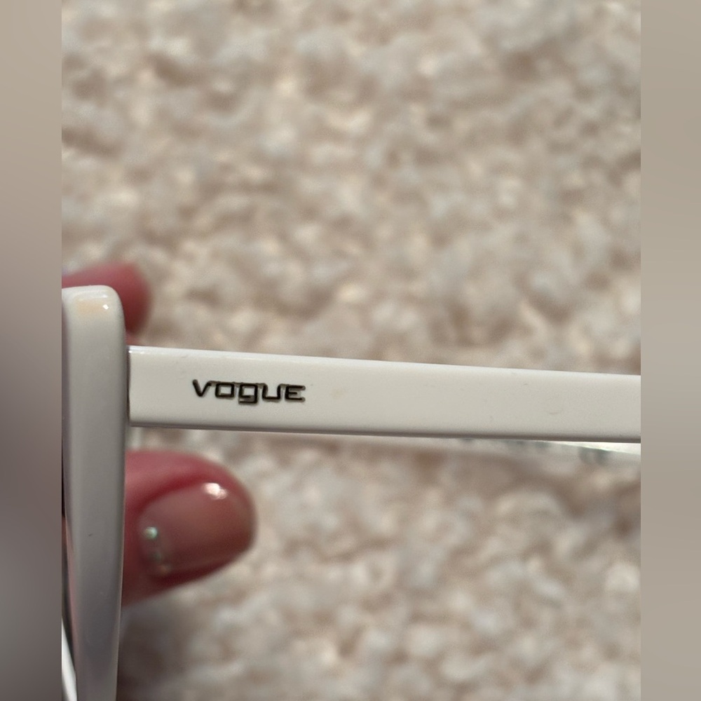 VOGUE Sunglasses - Picture 5 of 12
